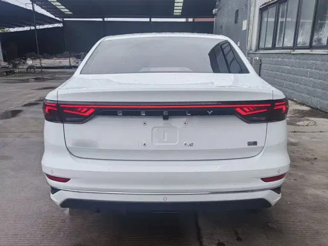 Geely Emgrand — Фото автомобиля 22