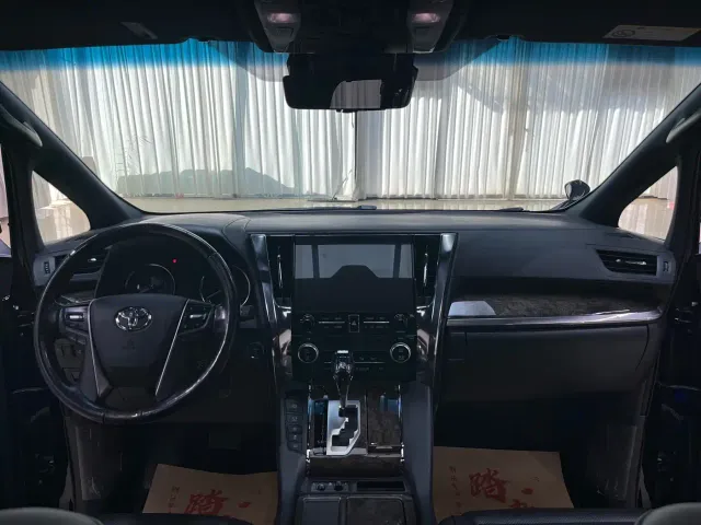 Toyota Vellfire — Фото автомобиля 14