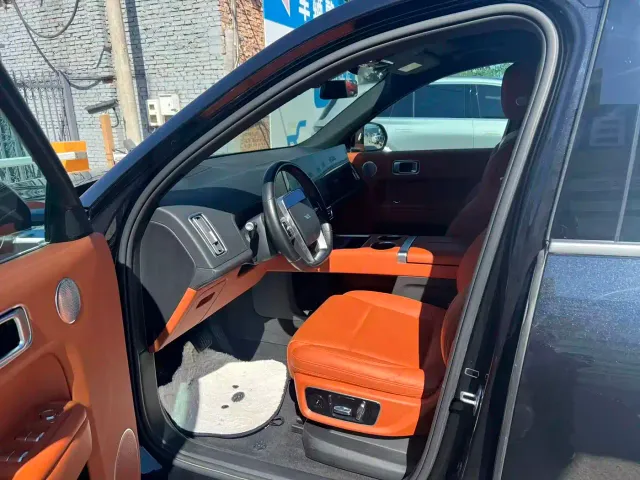 Li Auto L8 — Фото автомобиля 4