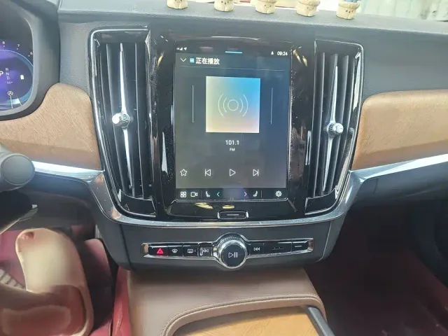 Volvo S90 — Фото автомобиля 9