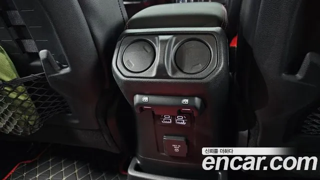 Jeep Wrangler JL — Фото автомобиля 30