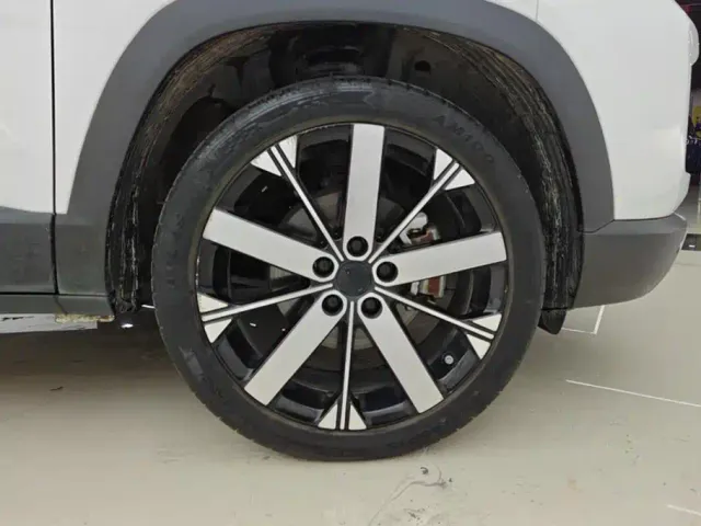 Geely ICON — Фото автомобиля 6