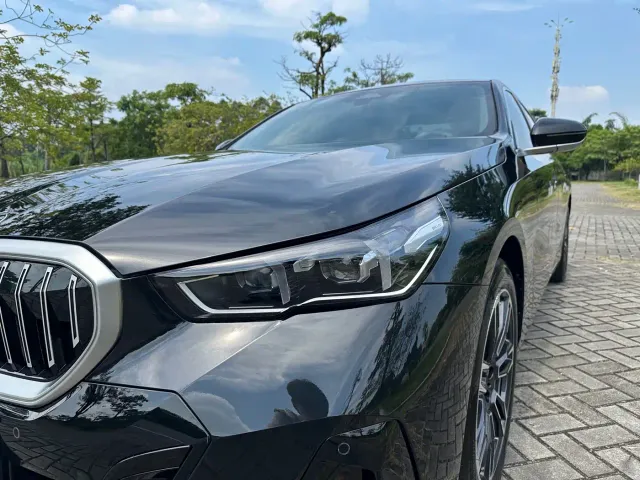 BMW 5 Series — Фото автомобиля 23
