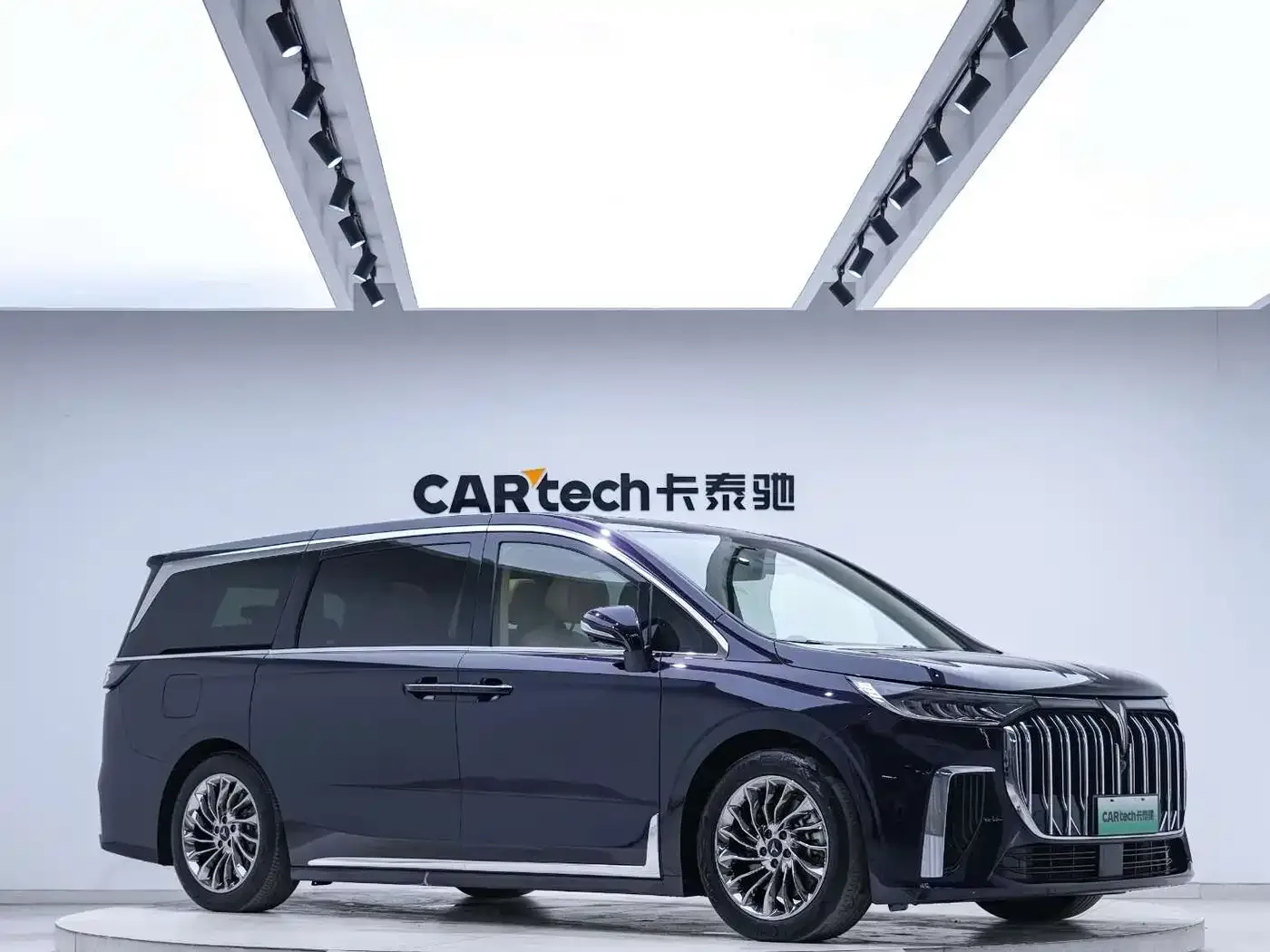 Voyah Auto Voyah Dreamer 2022 Low-carbon Dream+Smart Package — Фото автомобиля 7