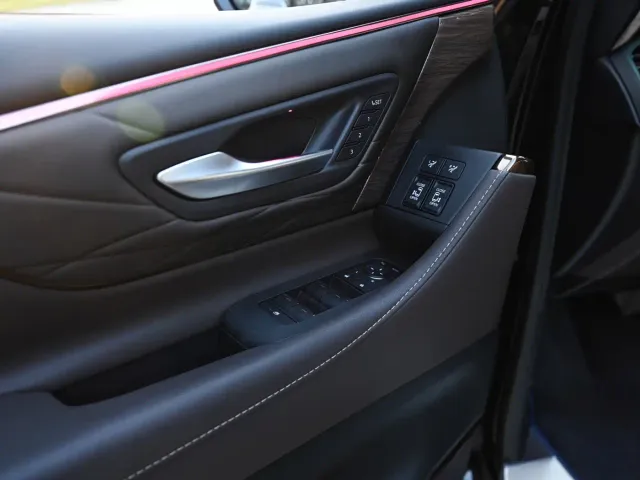 Toyota Alphard — Фото автомобиля 6