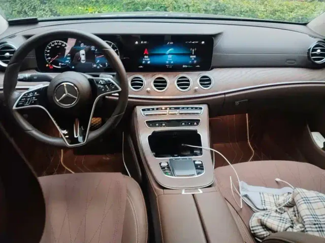 Mercedes-Benz E-Class — Фото автомобиля 12