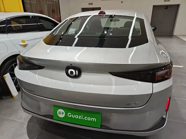 Changan Qiyuan A05 — Фото автомобиля 5