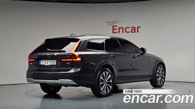 Volvo V90 — Фото автомобиля 2