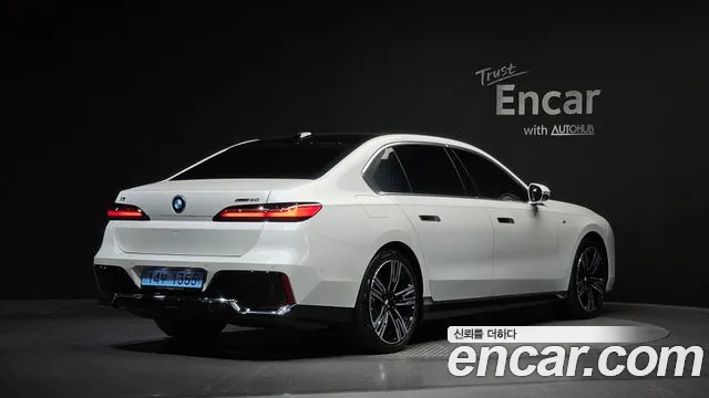 BMW i7 — Фото автомобиля 2