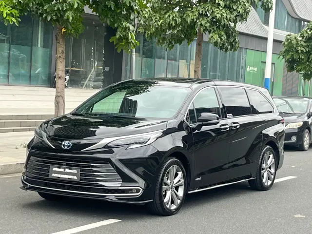 Фотография автомобиля — Toyota Sienna