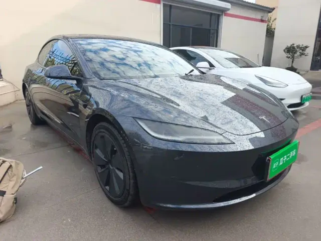 Tesla Model 3 — Фото автомобиля 3