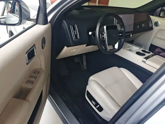 Li Auto L7 — Фото автомобиля 15