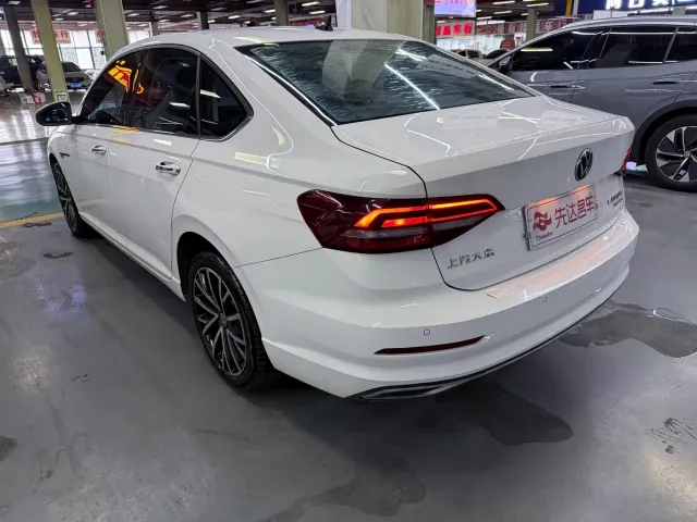 Volkswagen Lavida — Фото автомобиля 6