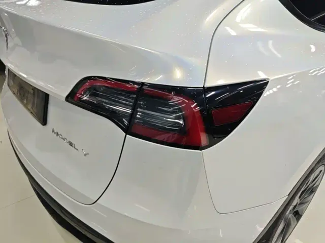 Tesla Model Y — Фото автомобиля 7