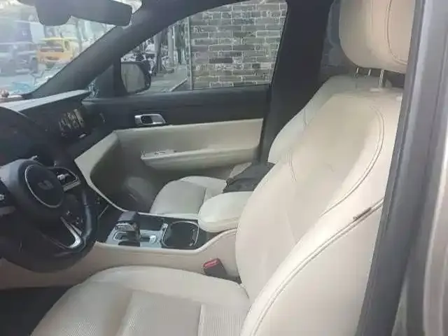 Li Auto ONE — Фото автомобиля 8
