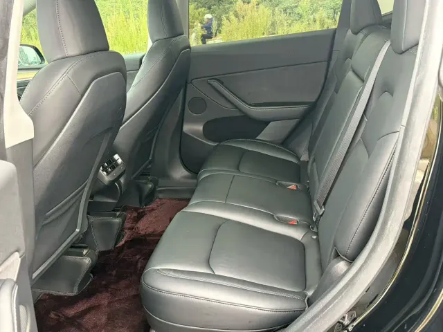Tesla Model Y — Фото автомобиля 6