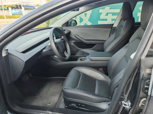 Tesla Model 3 — Фото автомобиля 8
