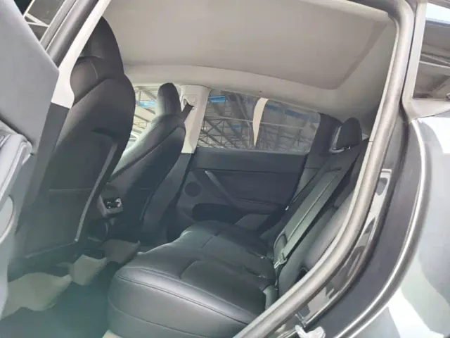 Tesla Model Y — Фото автомобиля 16