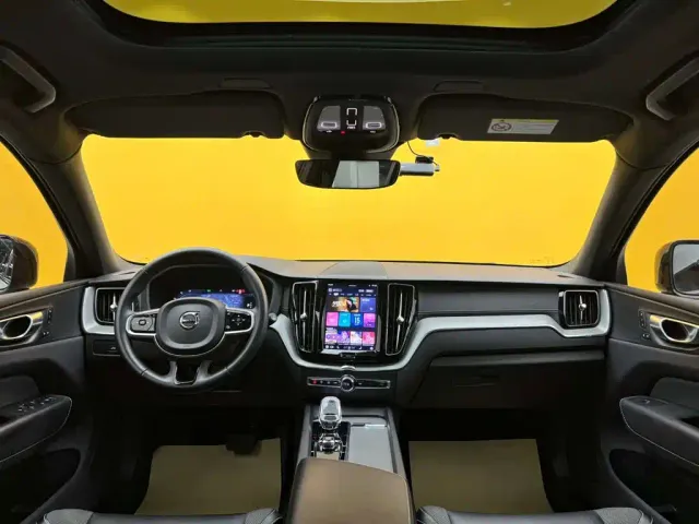 Volvo XC60 — Фото автомобиля 12
