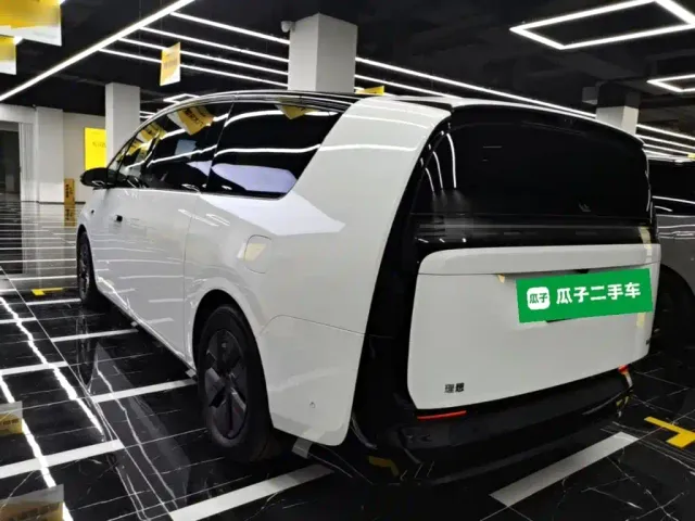 Li Auto MEGA — Фото автомобиля 4