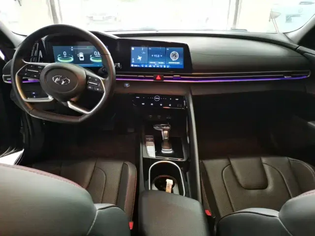 Hyundai Elantra — Фото автомобиля 9