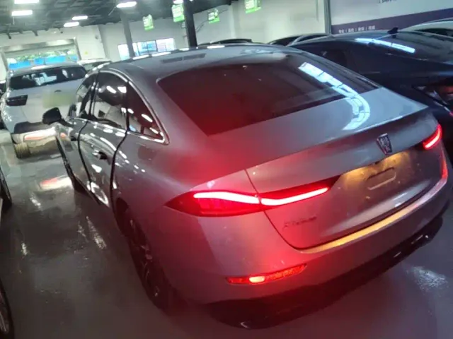 Roewe D7 — Фото автомобиля 22