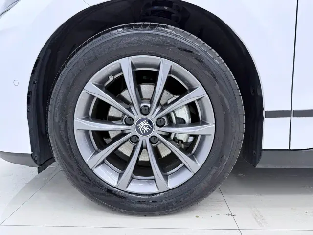 BYD Qin L — Фото автомобиля 18