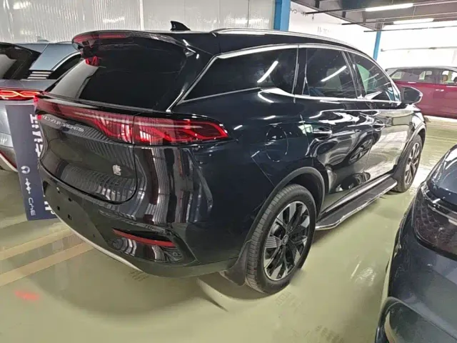 BYD Tang — Фото автомобиля 6