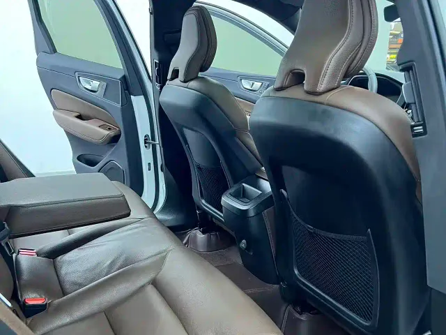 Volvo XC60 — Фото автомобиля 14
