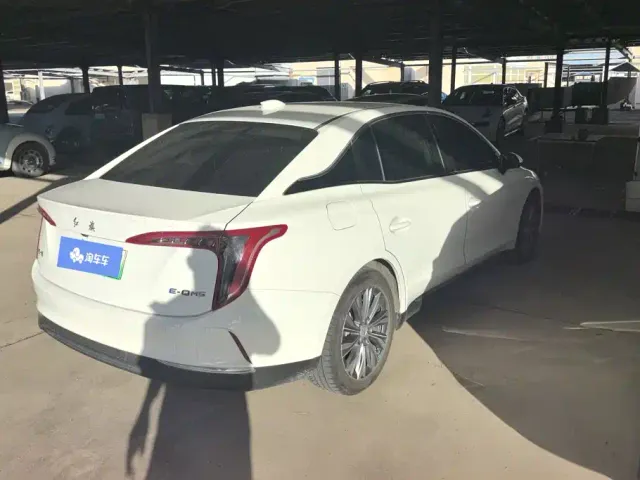 Hongqi E-QM5 — Фото автомобиля 3