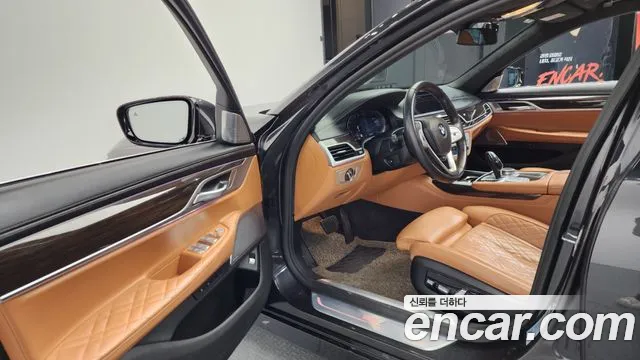 BMW 7-Series — Фото автомобиля 10