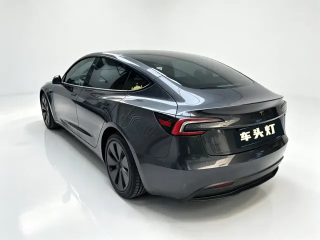Tesla Model 3 — Фото автомобиля 4