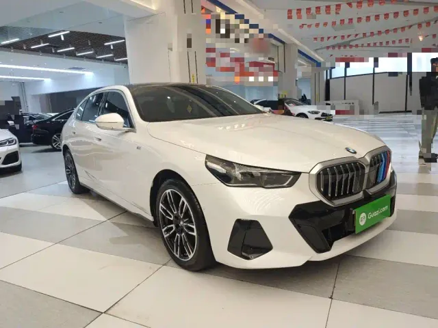 BMW 5 Series — Фото автомобиля 3