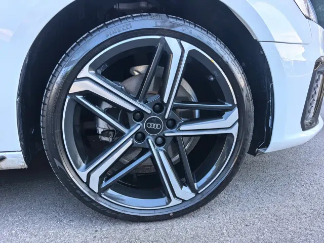 Audi A4L — Фото автомобиля 13