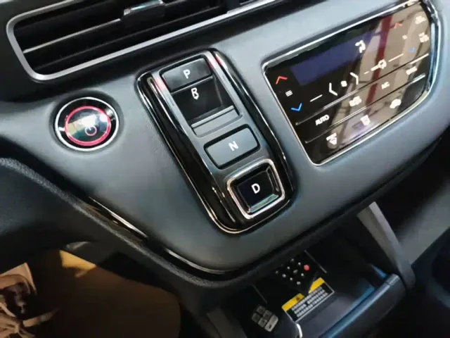 Honda Odyssey — Фото автомобиля 13