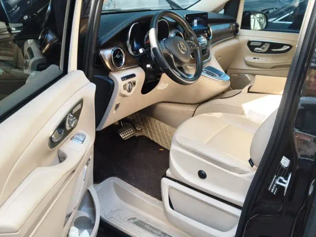 Mercedes-Benz V-Class — Фото автомобиля 12