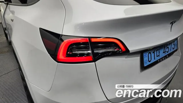 Tesla Model Y — Фото автомобиля 23