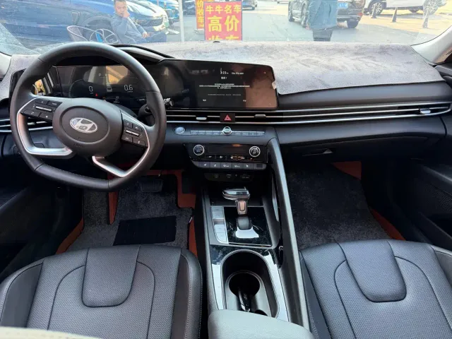 Hyundai Elantra — Фото автомобиля 6
