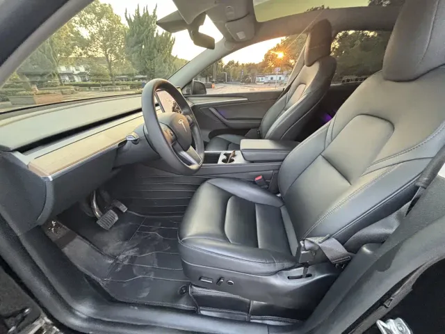 Tesla Model Y — Фото автомобиля 8