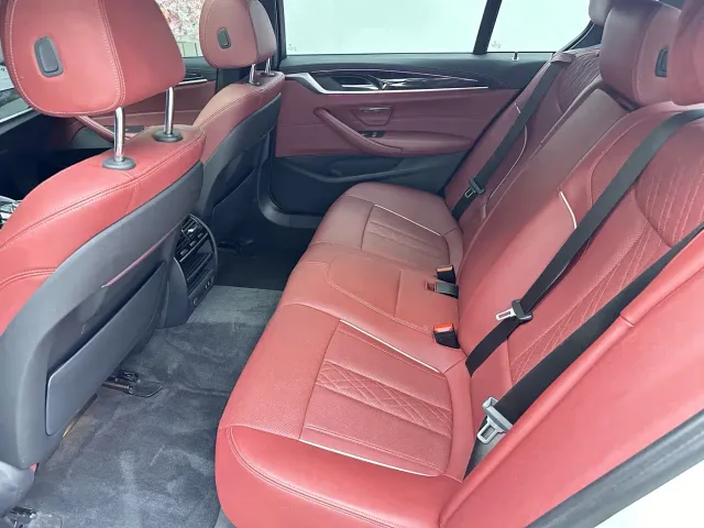 BMW 5 Series — Фото автомобиля 11