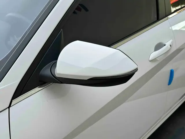 Hyundai Elantra — Фото автомобиля 28