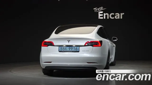 Tesla Model 3 — Фото автомобиля 4