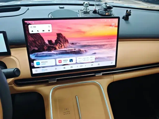 Geely Galaxy Starship 7 EM-i — Фото автомобиля 5