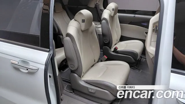 Kia Carnival Generation 4 — Фото автомобиля 17