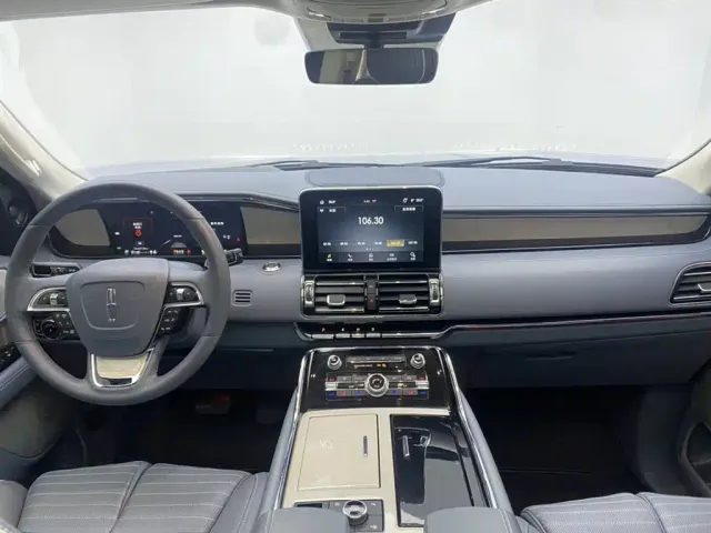 Lincoln Navigator — Фото автомобиля 13