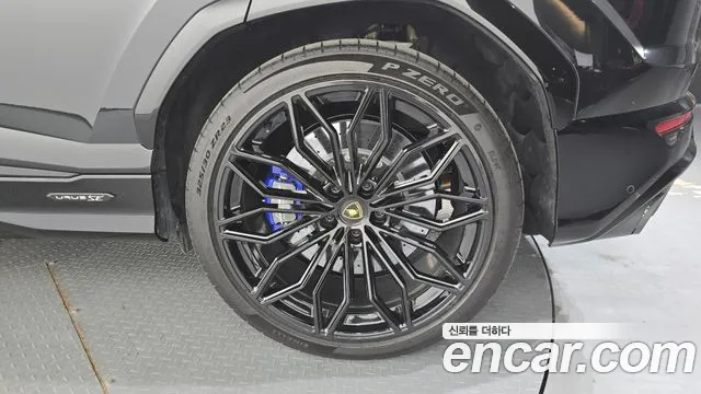 Lamborghini Urus — Фото автомобиля 19
