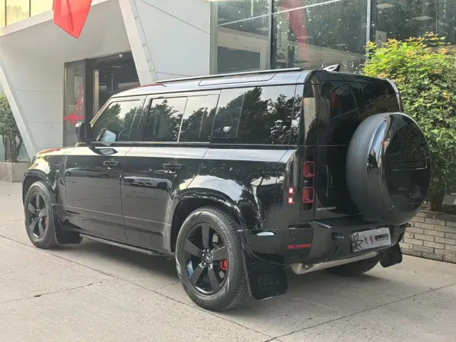 Land Rover Defender — Фото автомобиля 3