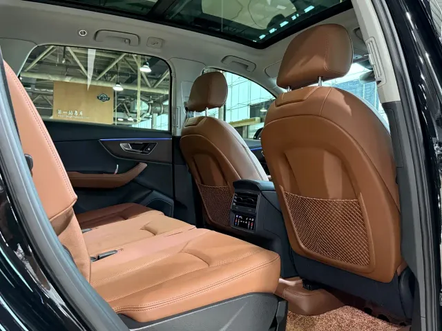 Audi Q7 — Фото автомобиля 11