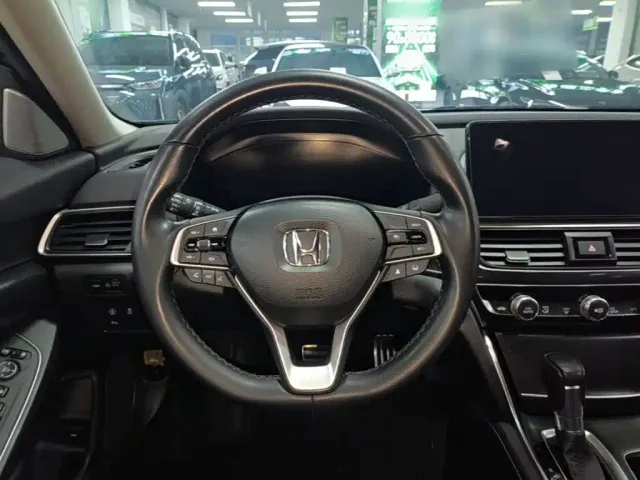 Honda Accord — Фото автомобиля 10