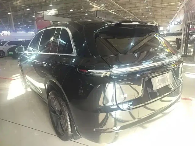 Li Auto L7 — Фото автомобиля 4